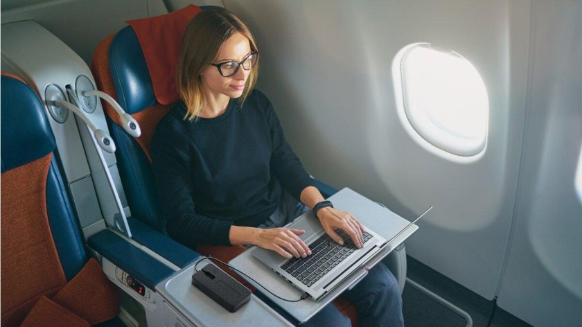 Ноутбук в самолете