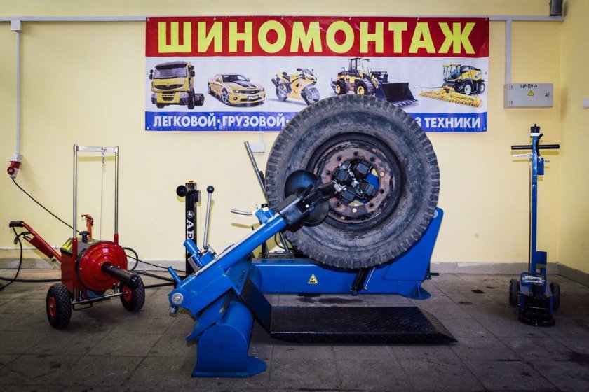 Шиномонтаж грузового колеса
