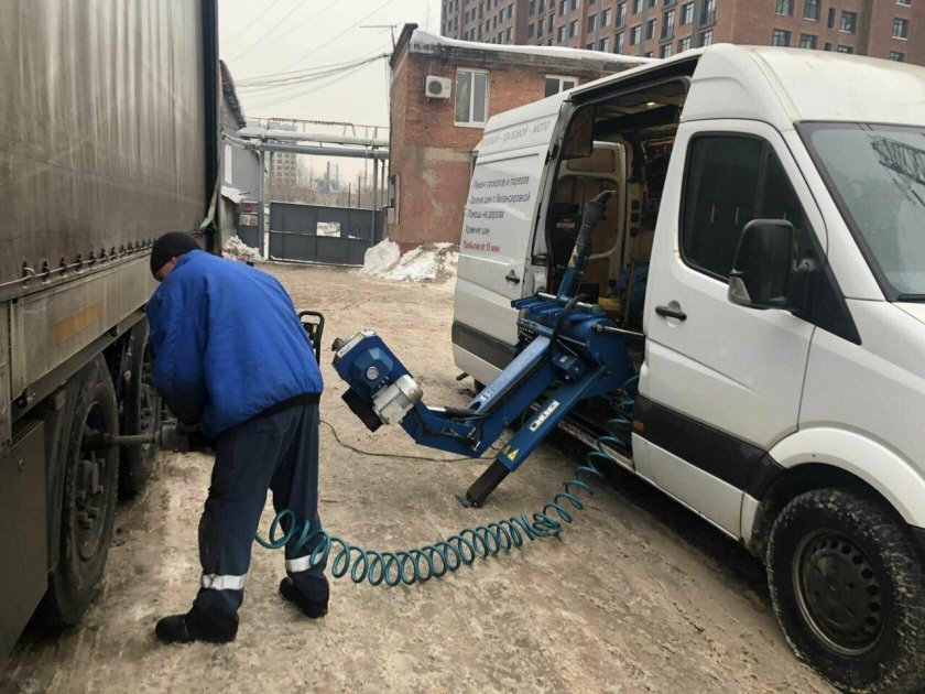 Выездной грузовой шиномонтаж