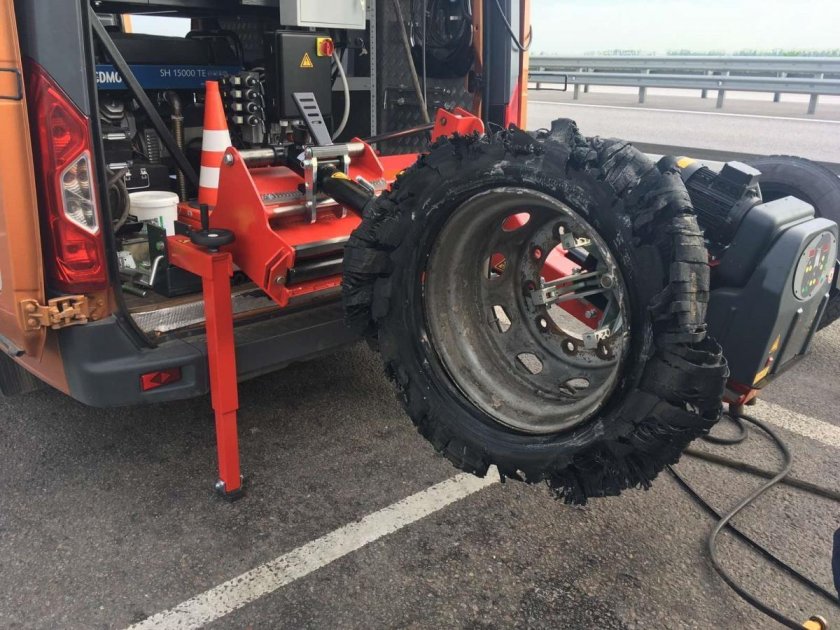 Выездной грузовой шиномонтаж