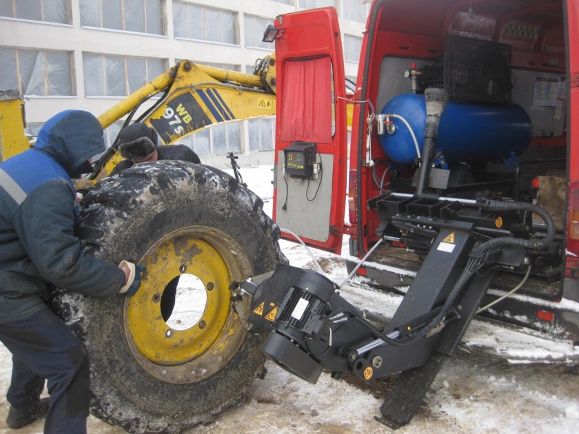 Выездной грузовой шиномонтаж