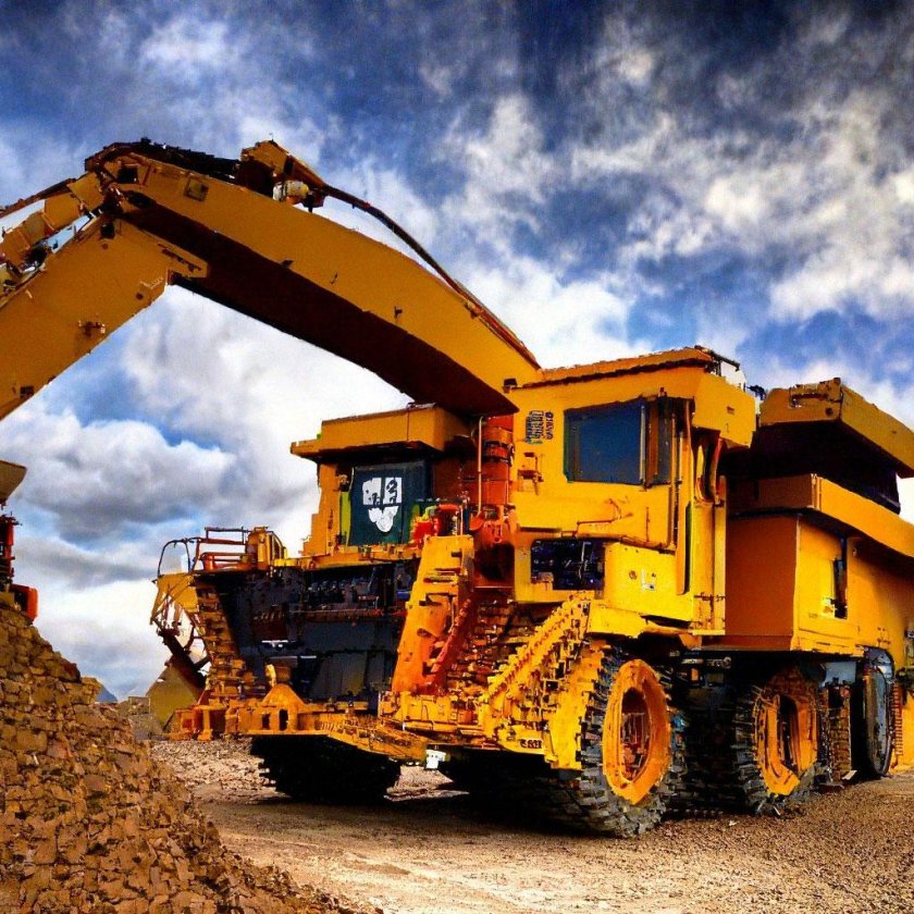 Карьерный самосвал катерпиллер