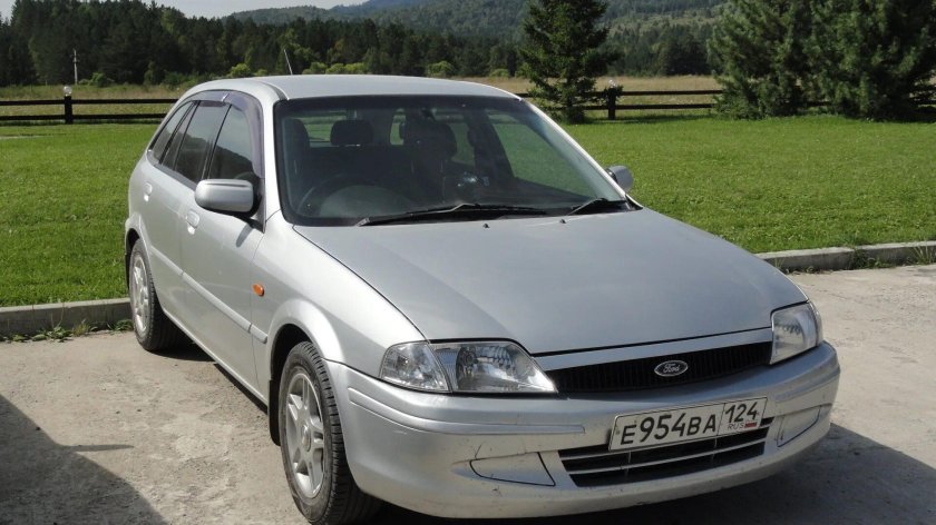 Mazda familia 1999