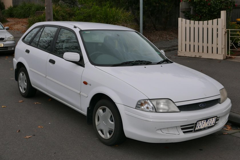 Mazda familia 2000
