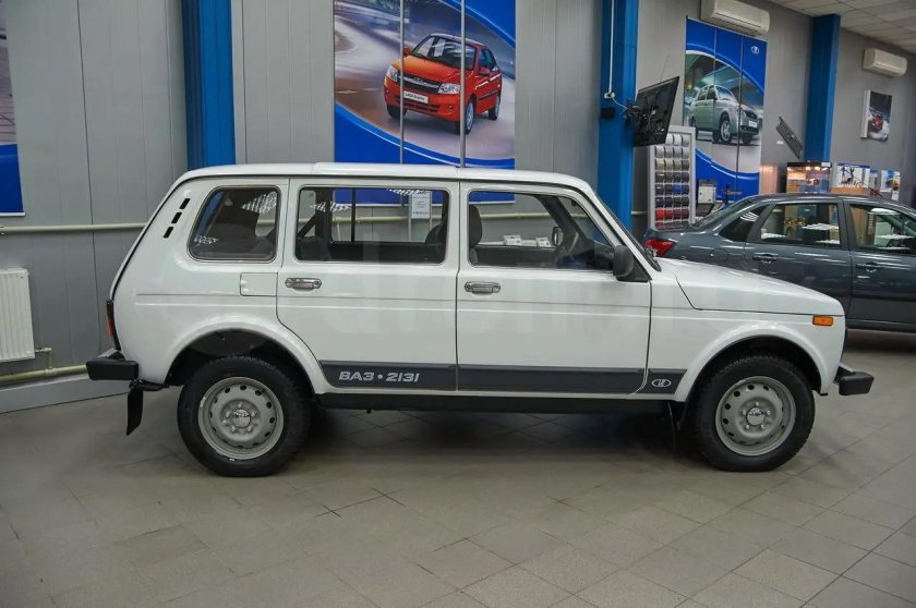 Лада Нива 2131 белая
