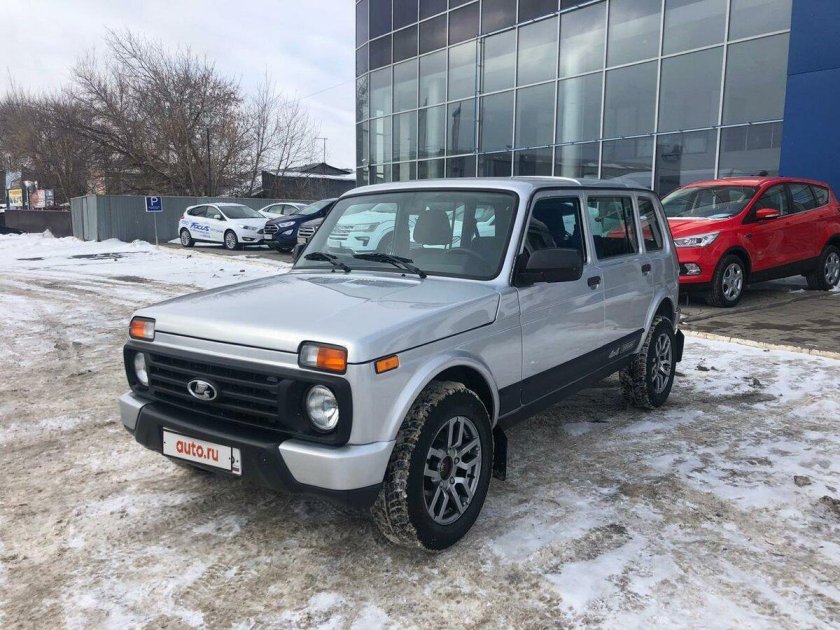 Нива ВАЗ 2131 серебристый