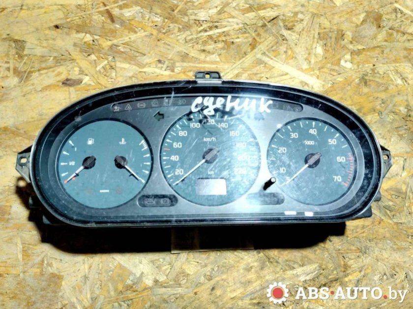 Приборная панель Nissan March k11