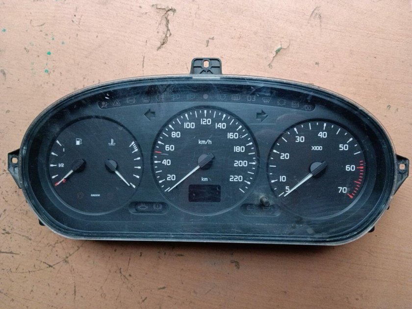 Приборная панель Меган 1