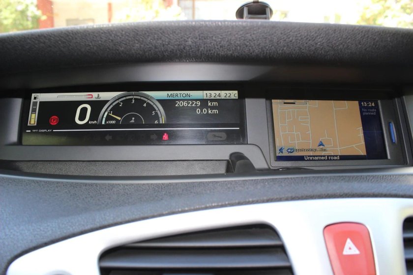 Панель Рено Сценик 3