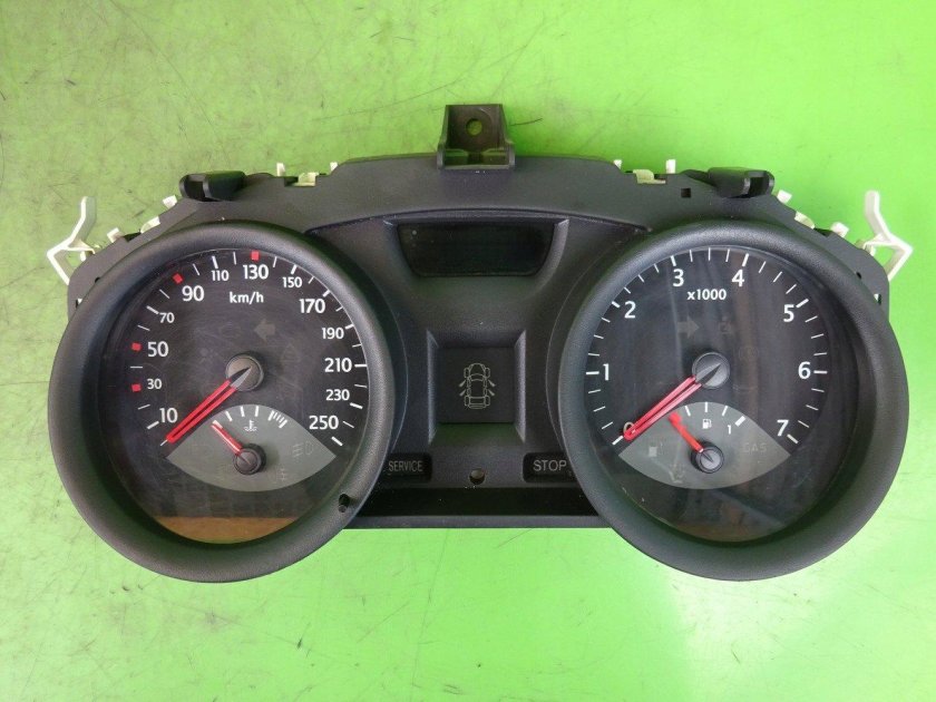 Приборная панель Рено Меган 2