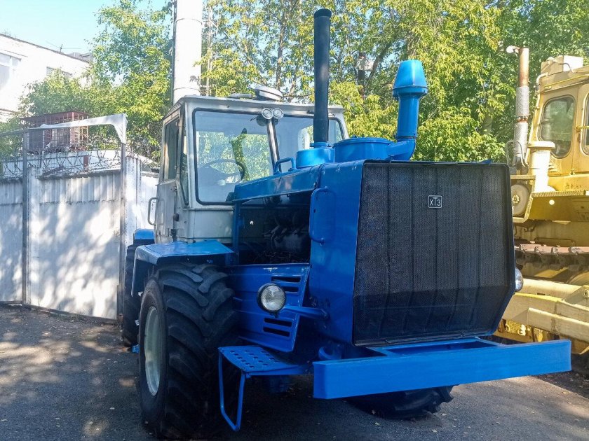 Трактор хтз т 150