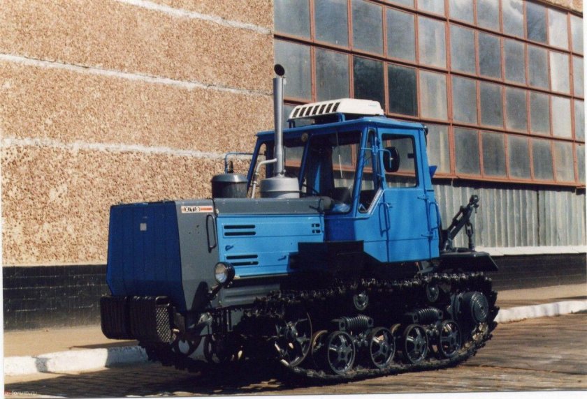 Боевой трактор