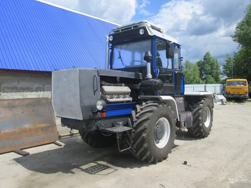 Трактор ХТЗ-17221