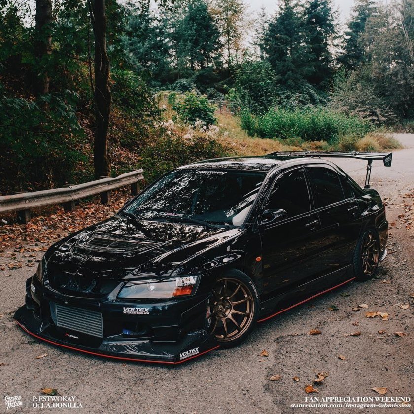 Митсубиси Лансер 9 Эволюшн черный