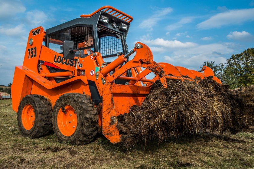 Фронтальный мини погрузчик