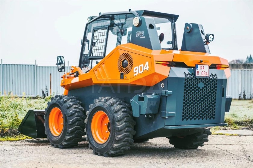 Локуст 904 мини погрузчик
