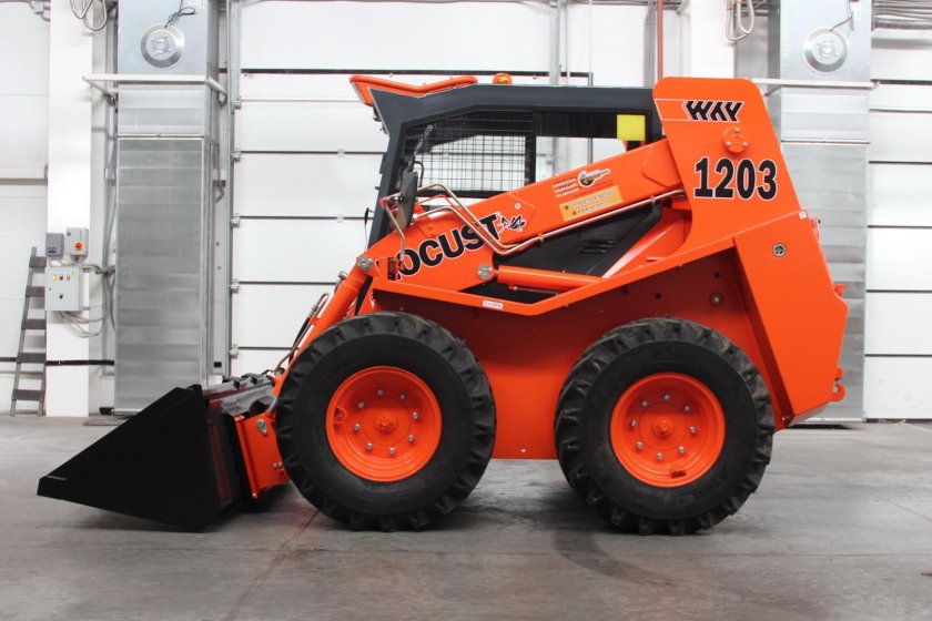 Мини погрузчик Локуст 753