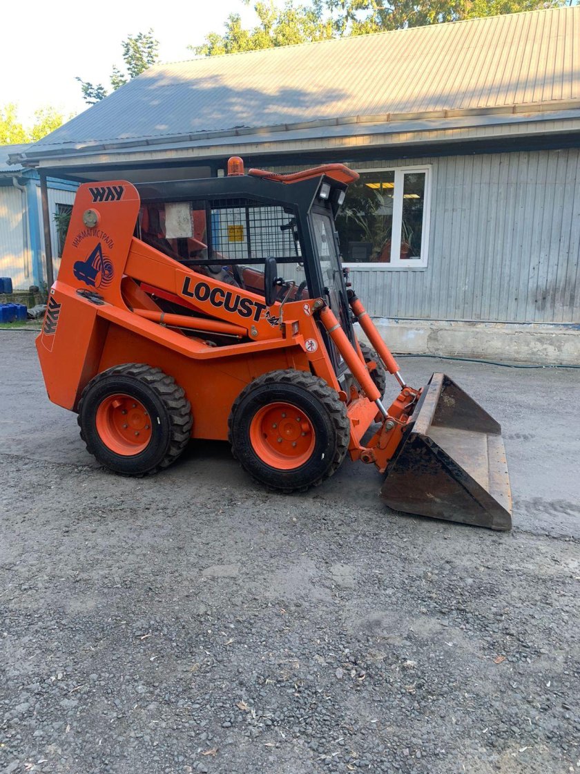 Мини погрузчик Locust