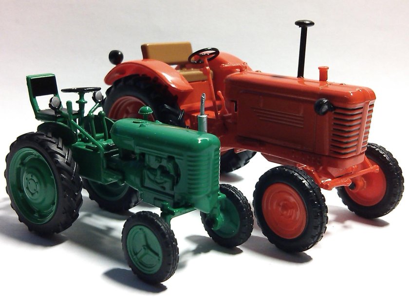 Старый трактор ХТЗ 7