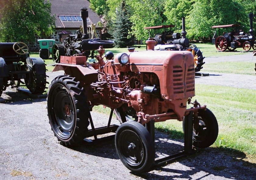 ДТ-20 трактор