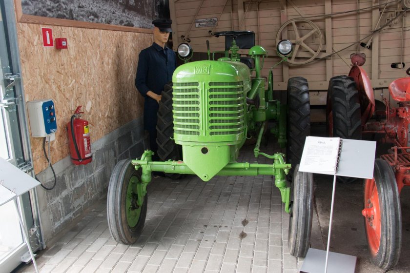 ХТЗ-7 трактор