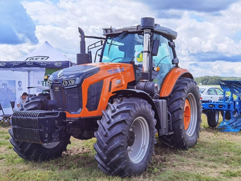 Трактор Ensign yx2404-n