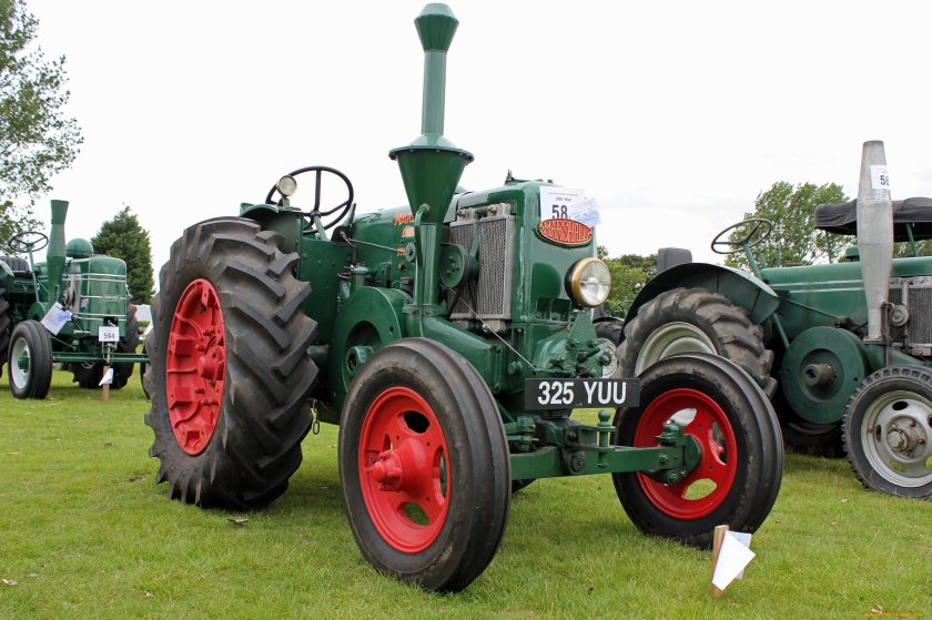 Трактор колесный