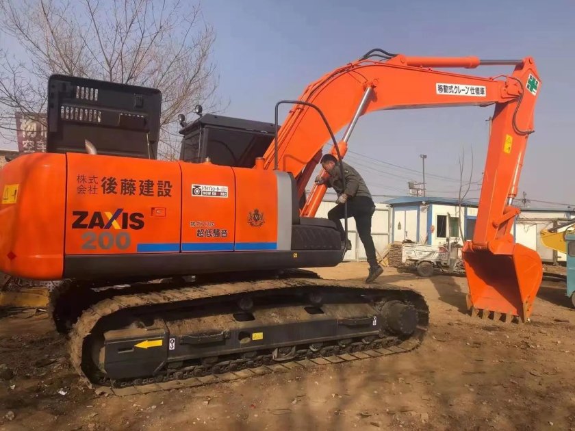 Экскаватор Хитачи 200