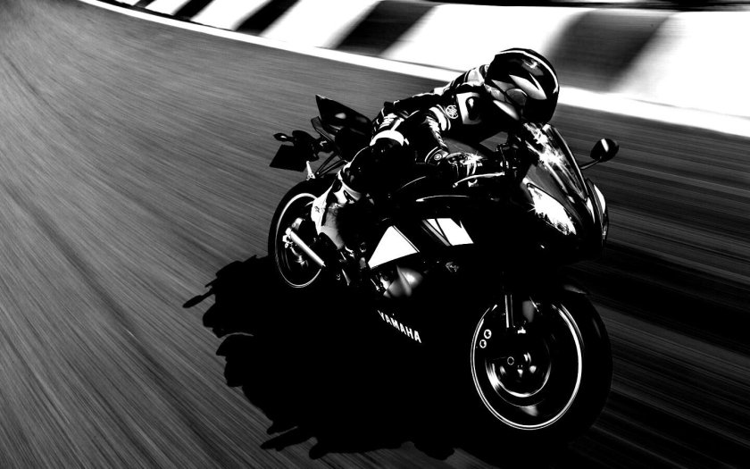 Черный мотоцикл