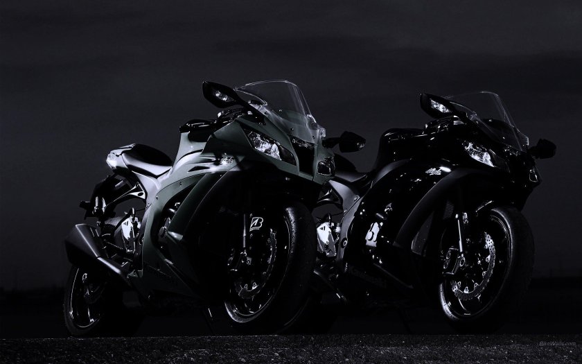 Черный мотоцикл