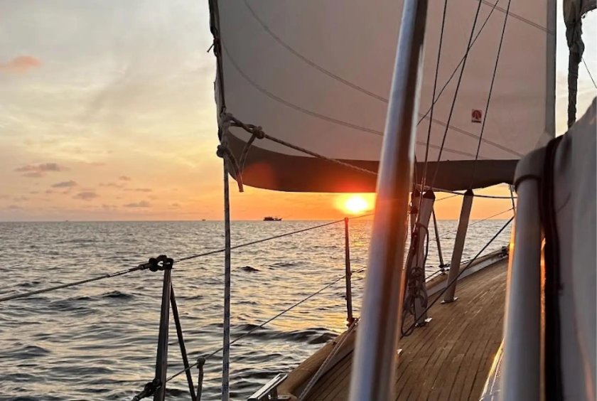 Парусная яхта