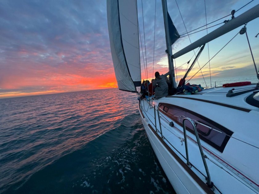 Парусная яхта