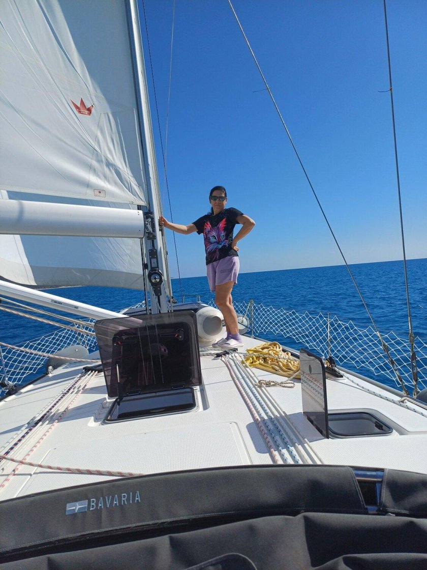 Яхта в море