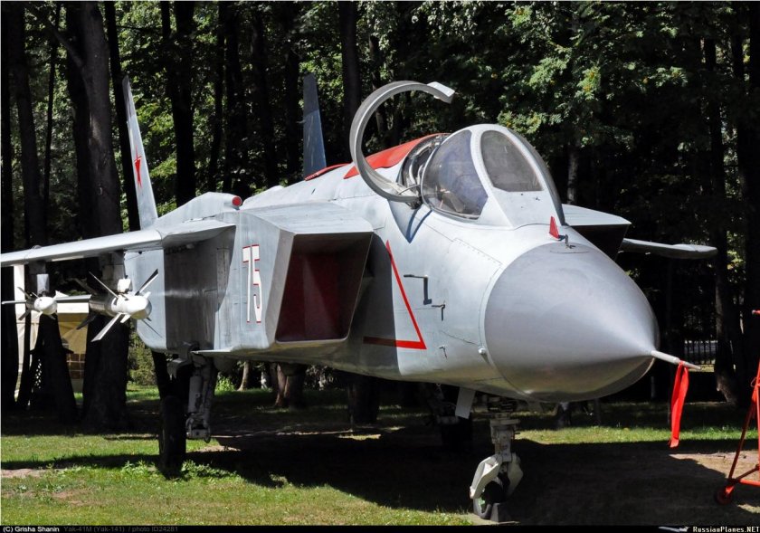 Як 141 в музее Задорожного