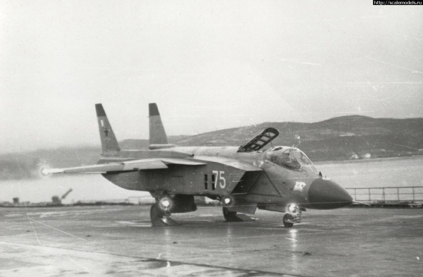 Як 141 вертикальный взлет