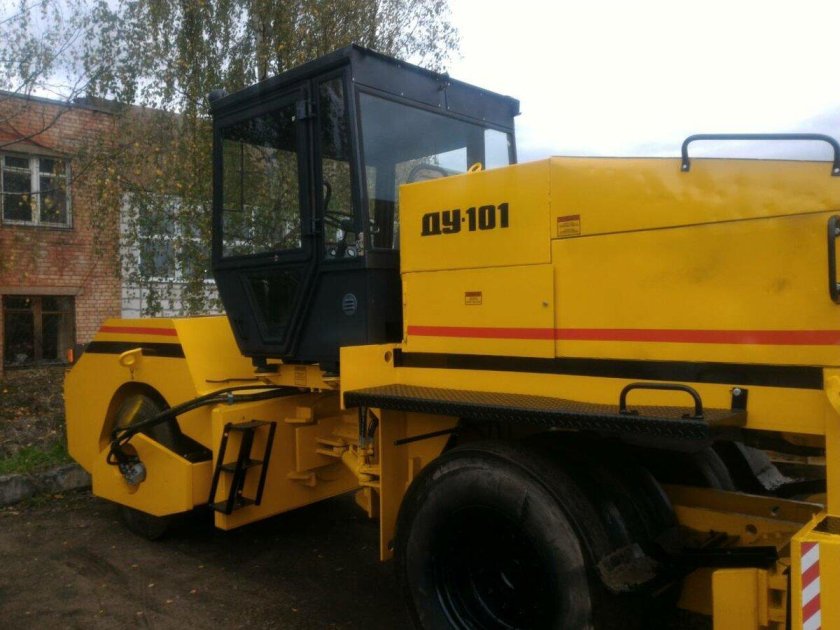Пневмоколёсный каток Ду-101