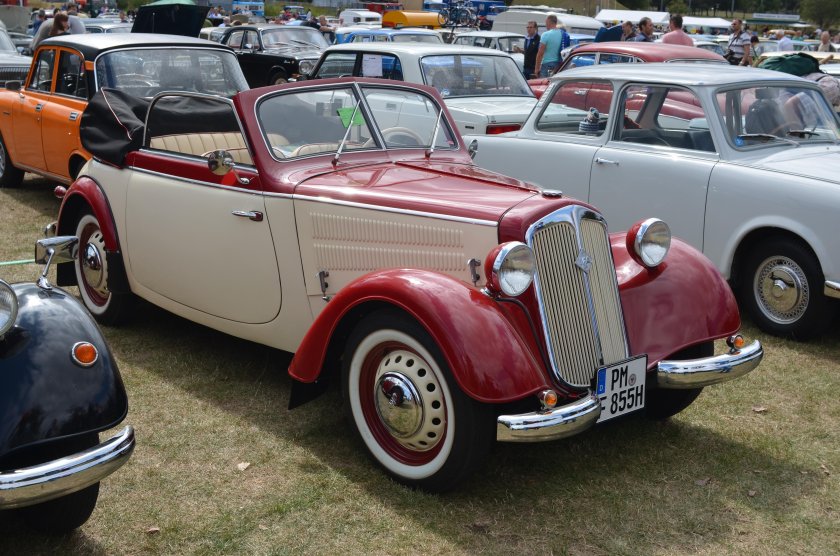 Кабриолет IFA 8 В Ленинграде