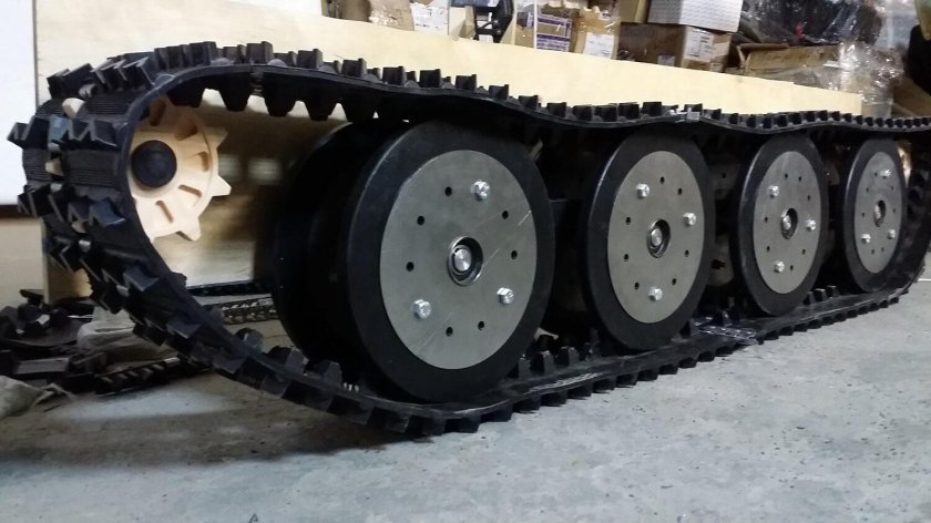 Универсальное гусеничное шасси утс 140