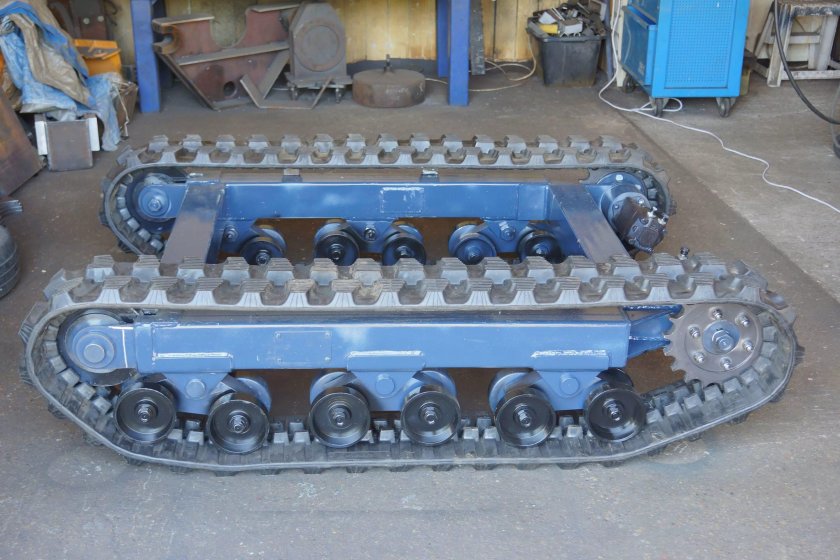 Универсальное гусеничное шасси УТС-140