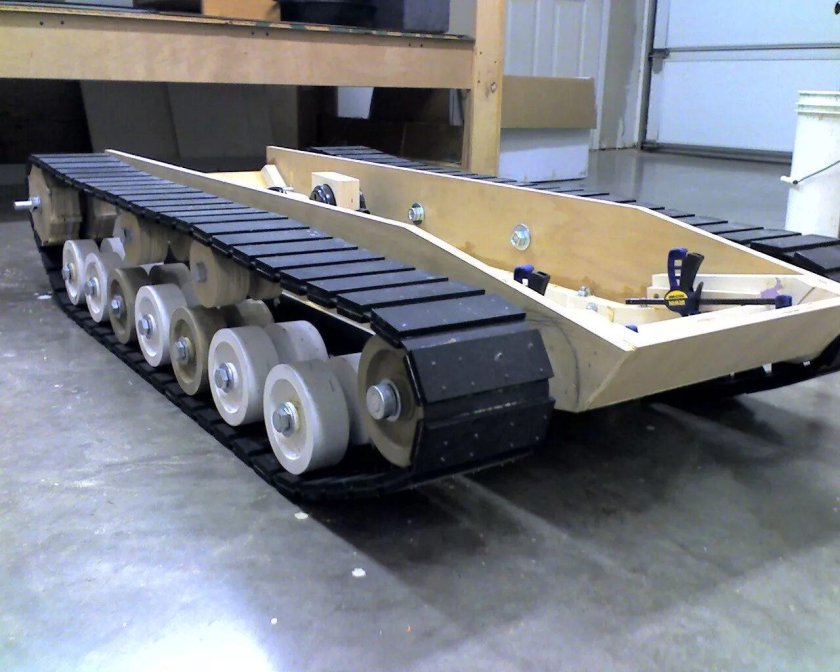 Самоходное гусеничное шасси ШС-04