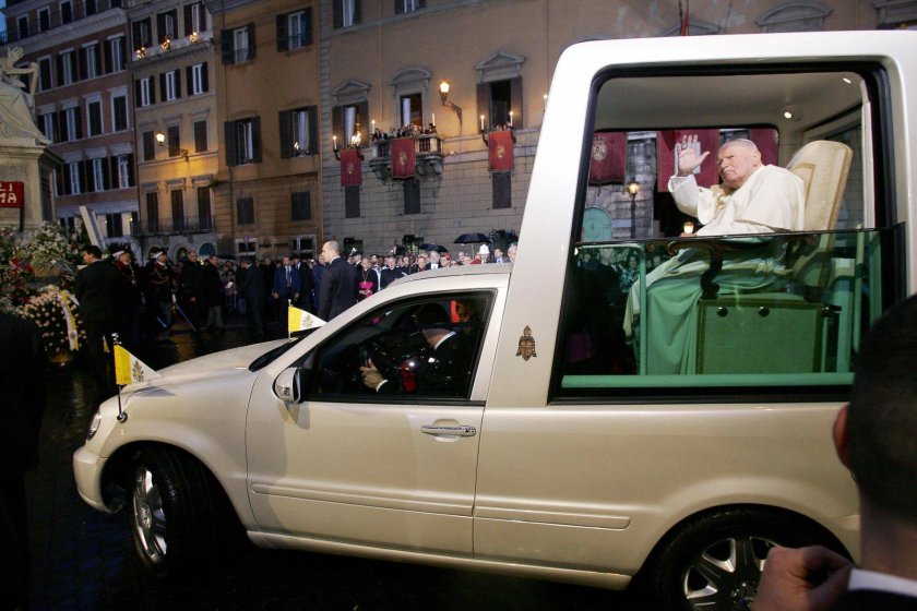 Папамобиль папы Римского