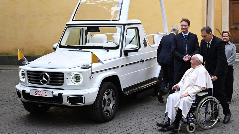 Папамобиль папы римского