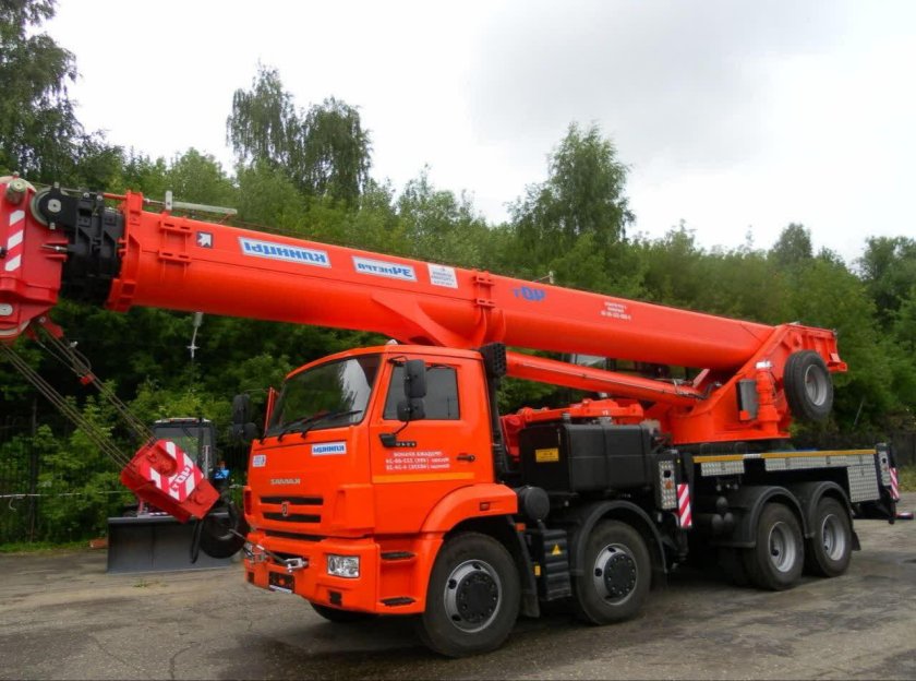 Автокран “Клинцы” 40 тонн – КС-65719-1к