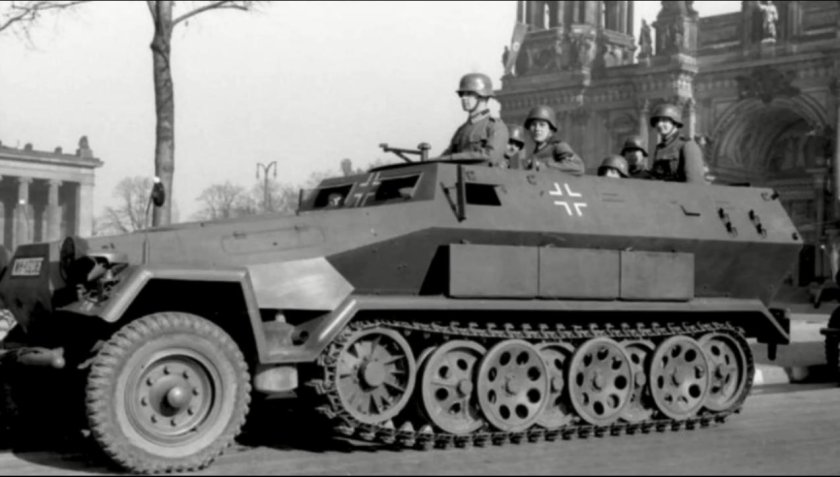 SD KFZ 251 Ханомаг