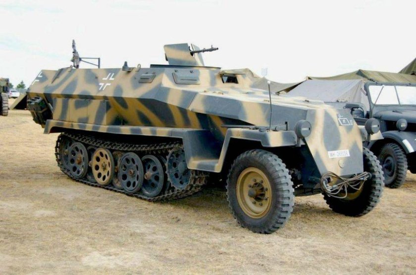 SD KFZ 251 Ханомаг