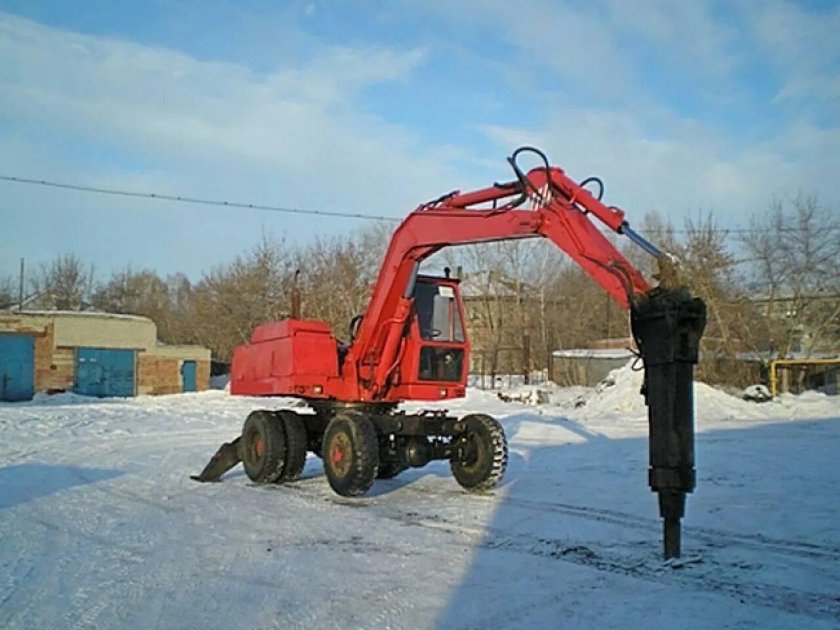 Экскаватор ЭО-3323 С гидромолотом