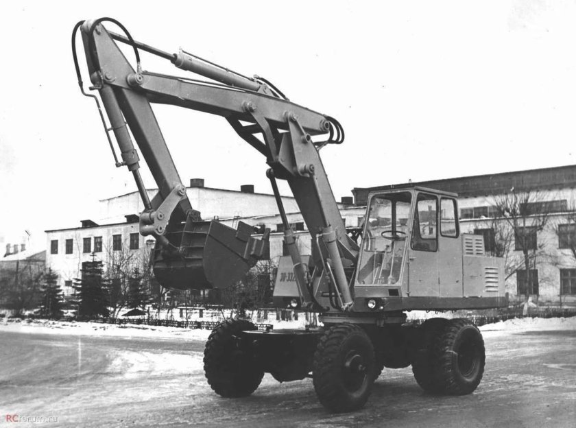 Колесный экскаватор ЭО 3322