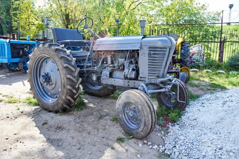 Трактор Ташкентского тракторного завода т28