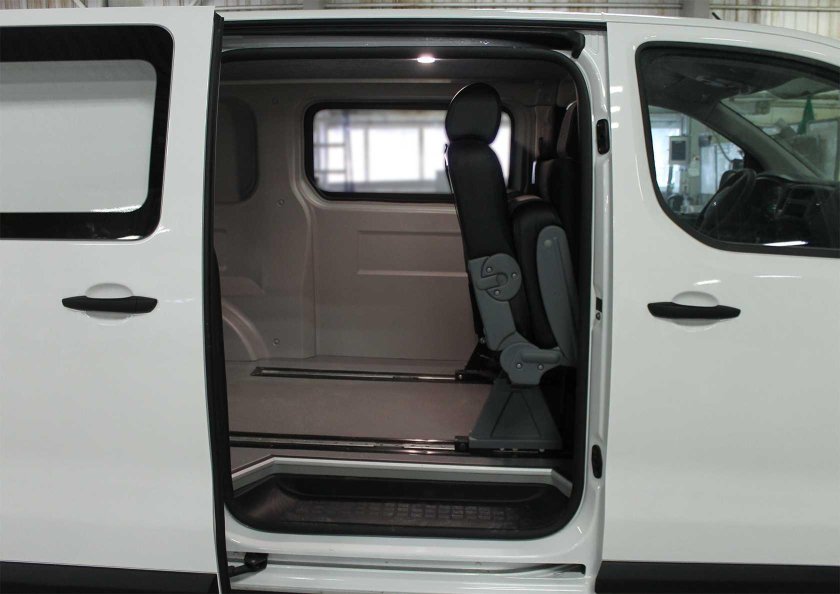 Грузопассажирский фургон Пежо эксперт