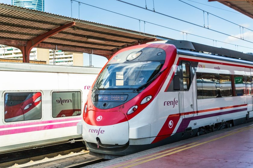 Поезд Испании Renfe скоростной